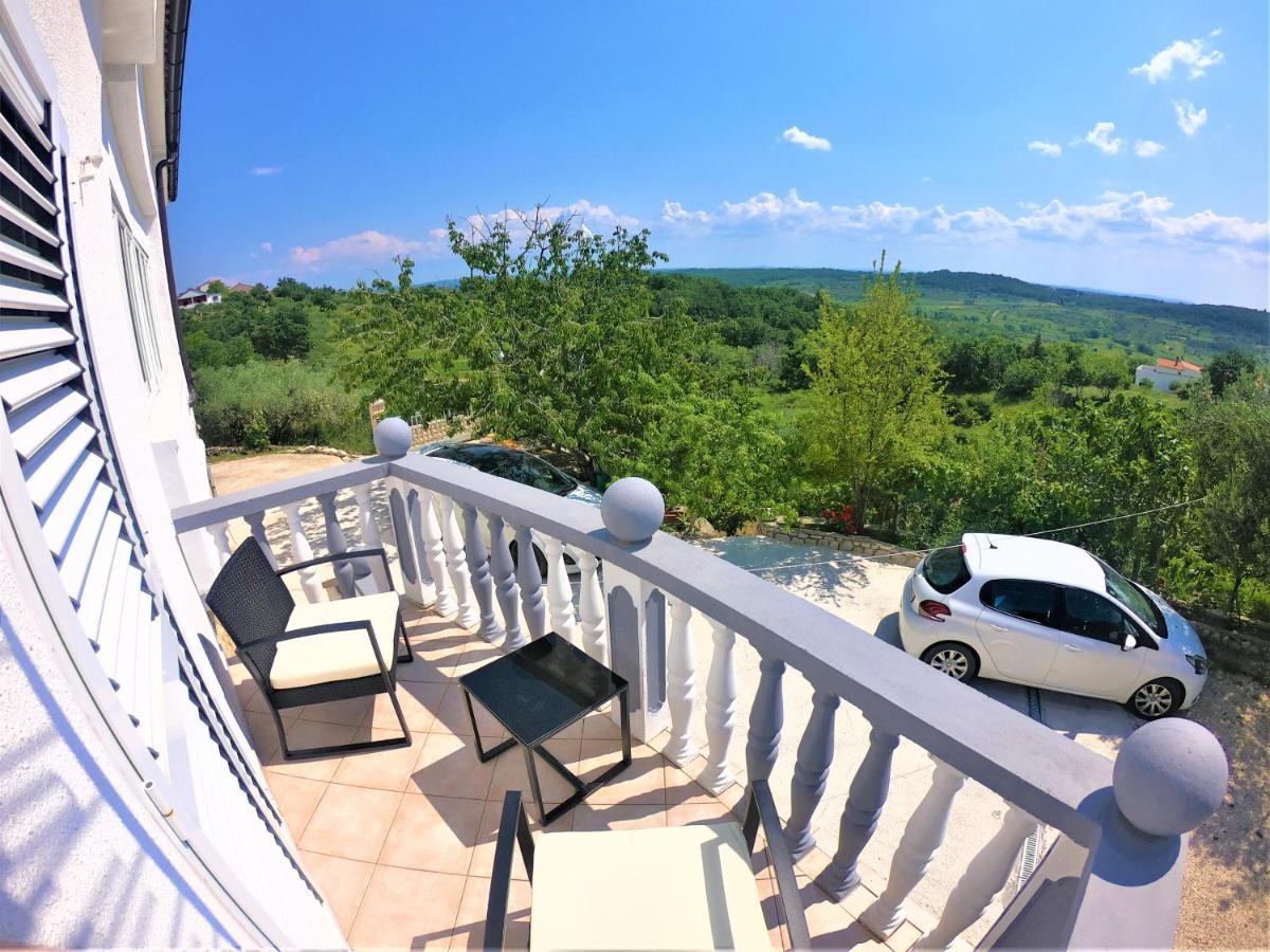 Apartman Tina Ražanac Exterior foto